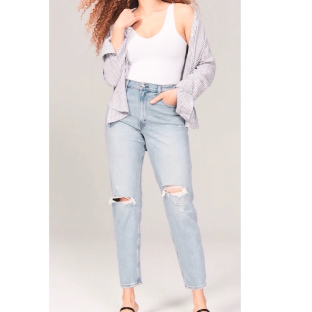 Abercrombie Fitch 6 (28) Mom High Rise Women’s Jeans Distressed Light Wash